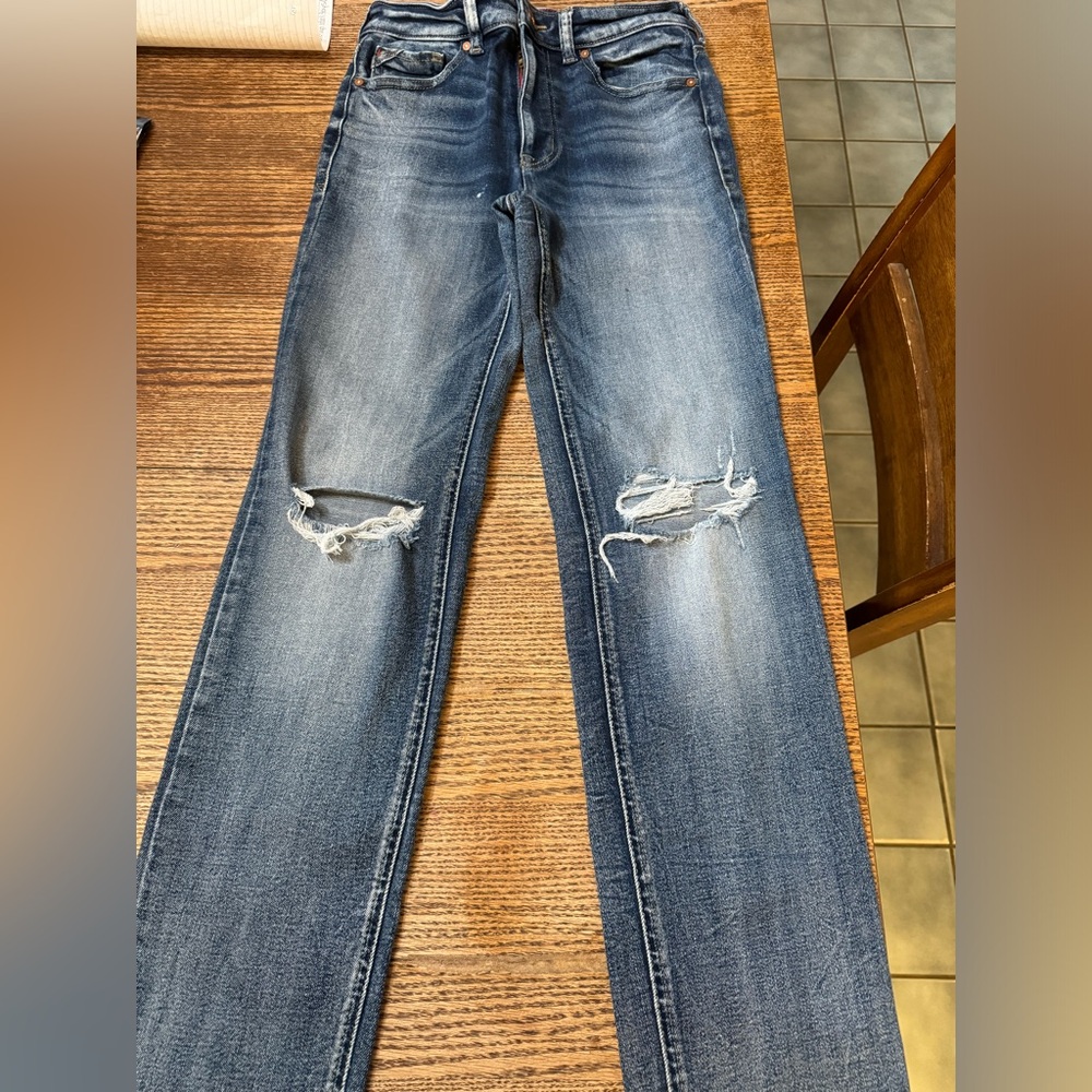 Women’s Maurices is stressed jeans size 6 high-rise straight